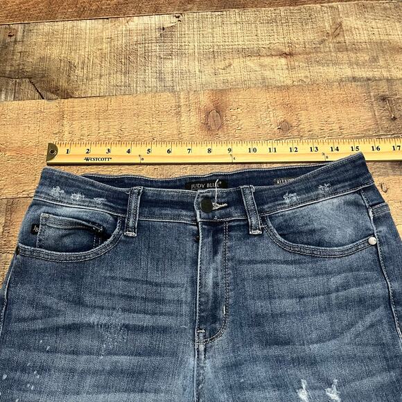 Judy Blue Women's Denim Stretch Shredding Up My Life Relaxed Fit Jeans Sz 11/30 - Picture 5 of 7